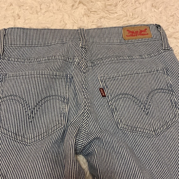 ✨NWOT Levi’s 524 Striped Skinny Jeans✨ - Picture 4 of 4